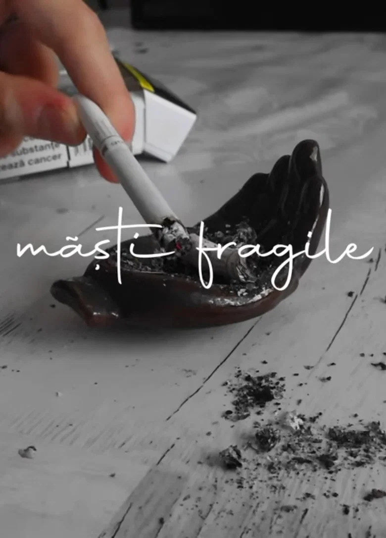 măști fragile poster